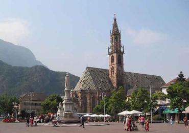 Leggi: Bolzano : Piccola capitale europea